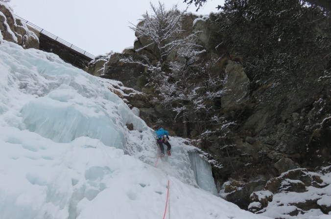 wo-putting-in-ice-screw-p2_wo-edit